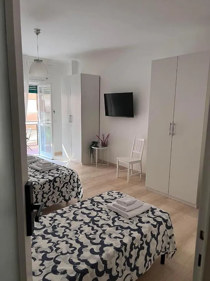Dolce Vita Rooms Monteverde Trastevere Rome 0*,  Italy